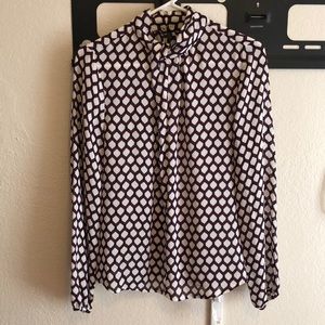 Twist detail keyhole blouse